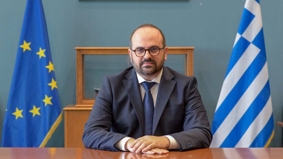 Ο Μητσοτάκης προσπαθεί να ανακτήσει το χαμένο έδαφος: Κάνει… αντιπολίτευση σε ΠΑΣΟΚ και ΕΛΑΣ