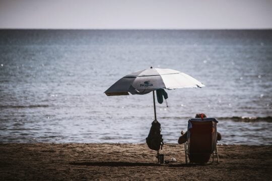 Παγωτό ξυλάκι και πλάτσα πλούτσα στη Λούτσα