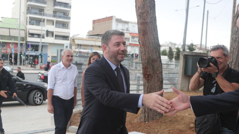 Δωρεάν ΜΜΜ για νέους: Ικανοποίηση στο ΠΑΣΟΚ κόντρα στο «λεφτόδεντρο της ΝΔ και την παροχολογία Τσίπρα»