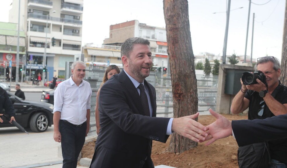 Δωρεάν ΜΜΜ για νέους: Ικανοποίηση στο ΠΑΣΟΚ κόντρα στο «λεφτόδεντρο της ΝΔ και την παροχολογία Τσίπρα»