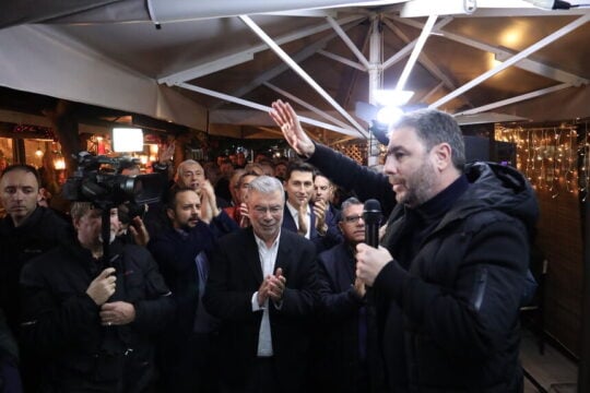 Αντεπίθεση του ΠΑΣΟΚ με εξωστρέφεια: Ξεκινά περιοδείες ο Νίκος Ανδρουλάκης