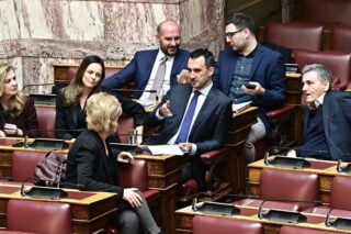Ολοκληρώθηκε (;) το δράμα της Νέας Αριστεράς με τις 150 αποχωρήσεις – Ο Σακελλαρίδης κατηγορεί τον Τσίπρα