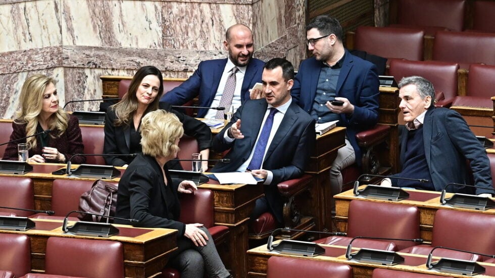 Ολοκληρώθηκε (;) το δράμα της Νέας Αριστεράς με τις 150 αποχωρήσεις – Ο Σακελλαρίδης κατηγορεί τον Τσίπρα