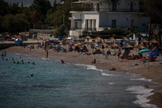 Αυτές οι παραλίες κρίθηκαν ακατάλληλες για κολύμπι στην Αττική – Αναλυτικά η λίστα