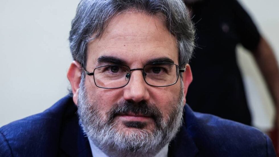 Παραιτήθηκε ο γ.γ. του ΥΠΕΝ Θύμιος Μπακογιάννης – Εξηγήσεις για το κύκλωμα με τις πολεοδομίες ζητά το ΠΑΣΟΚ