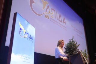Από το πένθος στον anti-establishment λαϊκισμό;