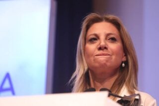 Τριγμοί στο κόμμα Καρυστιανού – Δύο αποχωρήσεις και ένα άδειασμα σε μια μέρα