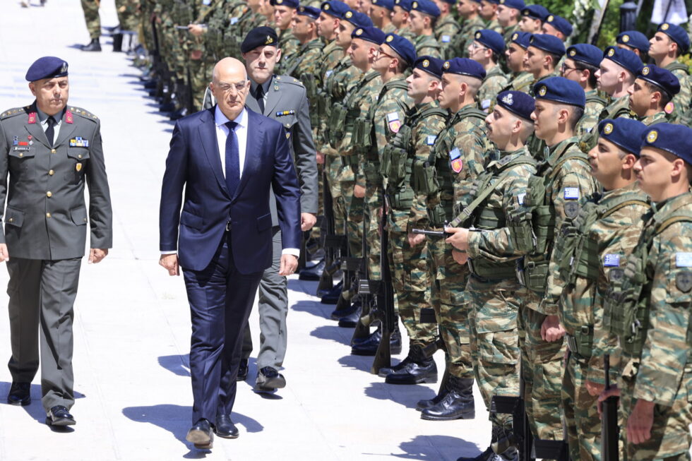 Κηδεία Νίκου Ταγαρά στην Κόρινθο, παρουσία Μητσοτάκη και Σαμαρά [εικόνες – βίντεο]