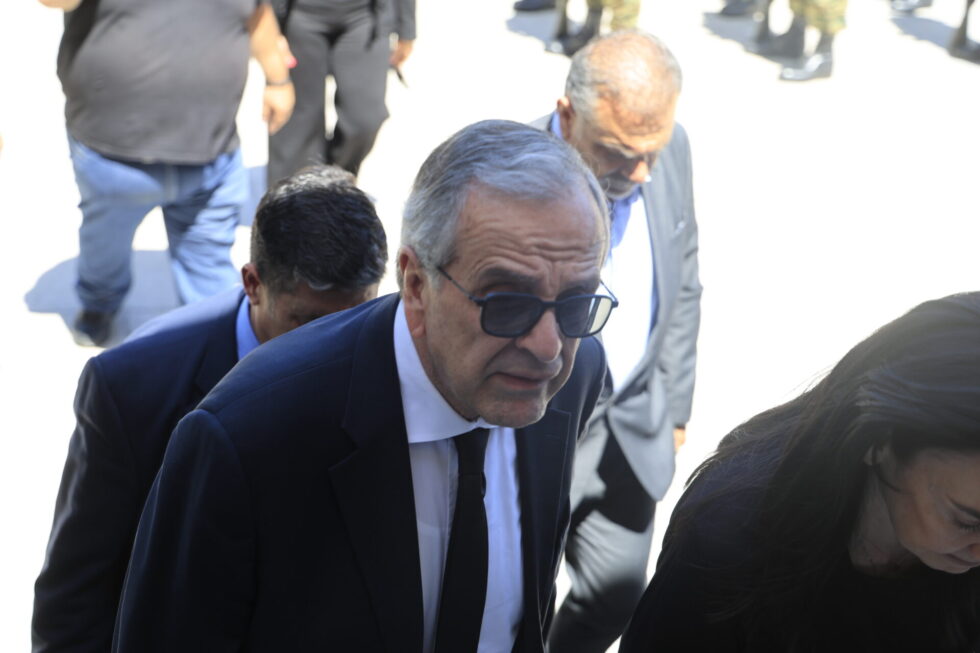 Κηδεία Νίκου Ταγαρά στην Κόρινθο, παρουσία Μητσοτάκη και Σαμαρά [εικόνες – βίντεο]