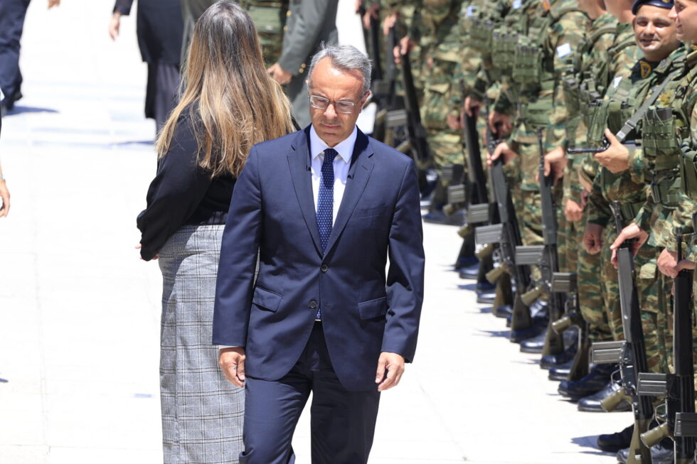 Κηδεία Νίκου Ταγαρά στην Κόρινθο, παρουσία Μητσοτάκη και Σαμαρά [εικόνες – βίντεο]