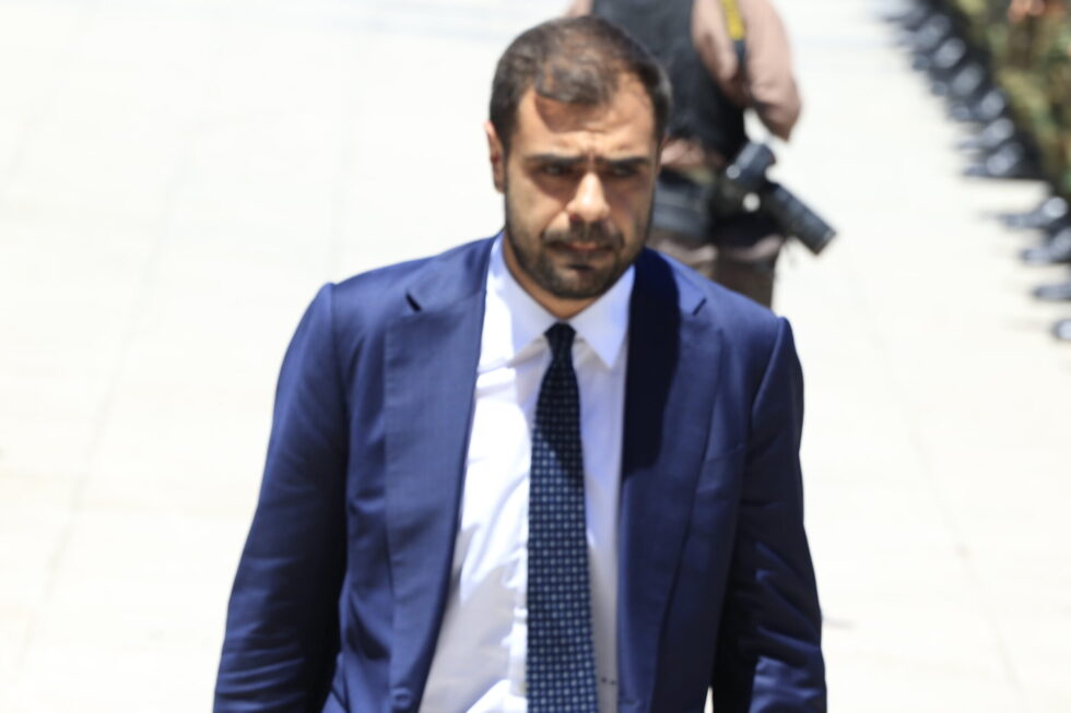 Κηδεία Νίκου Ταγαρά στην Κόρινθο, παρουσία Μητσοτάκη και Σαμαρά [εικόνες – βίντεο]