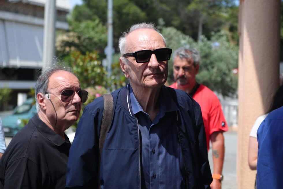 Συγκίνηση στην κηδεία του Νάσου Αθανασίου: Τελευταίο αντίο από συναδέλφους, συγγενείς και φίλους [εικόνες – βίντεο]