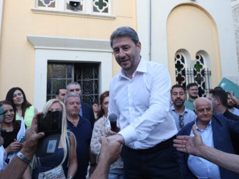 Ανοιγμα του ΠΑΣΟΚ σε νέους και μη προνομιούχους