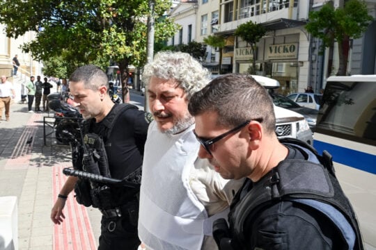 Μεταγωγή στα Δικαστήρια στη Πάτρα του 55χρονου Ελληνοαυστραλού Τζέιμς Δαλαμάγκα, καταζητούμενου φυγόδικου των αυστραλιανών Αρχών και της Interpol, κατηγορούμενου για τη δολοφονία του ομογενή Γιώργου Γιαννόπουλου στο Σίδνεϊ το 1999. (ΑΝΔΡΕΑΣ ΑΛΕΞΟΠΟΥΛΟΣ / EUROKINISSI)