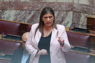 Επίθεση Κωνσταντοπούλου σε Μητσοτάκη: «Μουσικές καρέκλες» ο ανασχηματισμός