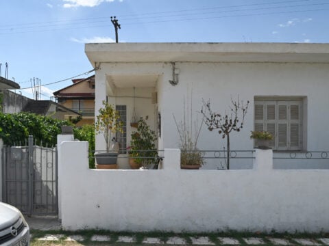 Νεκροί εντοπίστηκαν μέσα στο σπίτι τους στην Αιγιάλεια σε μία λίμνη αίματος μία μητέρα και ο γιος της με τα θύματα ηλικίας 54 και 26 ετών να φέρουν πολλαπλά τραύματα από μαχαίρι (ΑΝΔΡΕΑΣ ΑΛΕΞΟΠΟΥΛΟΣ / EUROKINISSI)