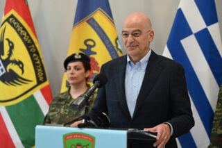 Αποστάσεις Δένδια από Μαξίμου για ελληνοτουρκικά και Σαμαρά