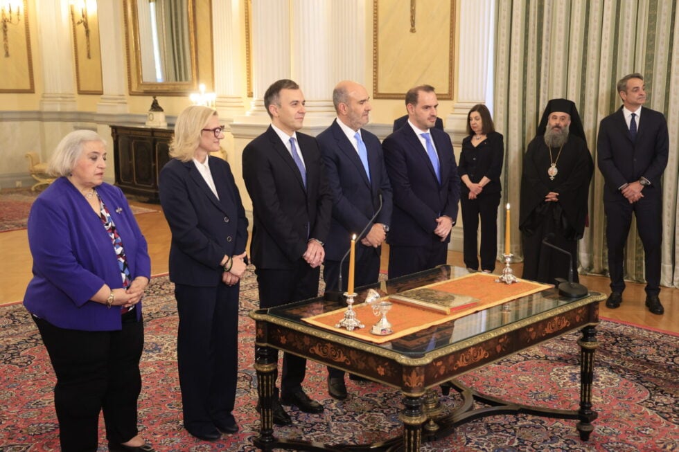 Ορκίστηκαν τα τέσσερα νέα μέλη της κυβέρνησης στο Προεδρικό Μέγαρο [εικόνες – βίντεο]