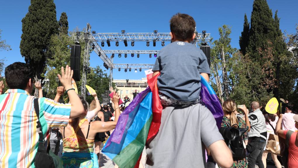 Athens Pride 2026: Πλήθος κόσμου στο κέντρο της Αθήνας [εικόνες]