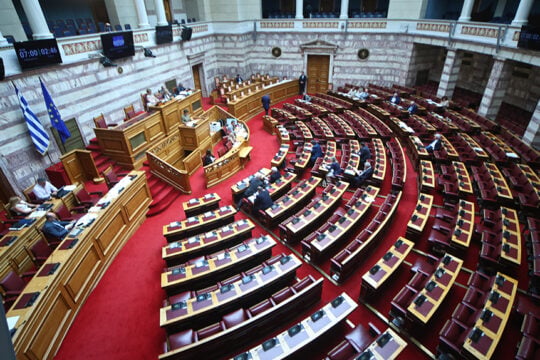 Πυρ ομαδόν από την αντιπολίτευση: Η κυβέρνηση δημιουργεί δύο ταχυτήτων δανειολήπτες του νόμου Κατσέλη