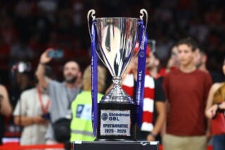To τρόπαιο της Greek Basketball League (ΜΑΡΚΟΣ ΧΟΥΖΟΥΡΗΣ / EUROKINISSI)