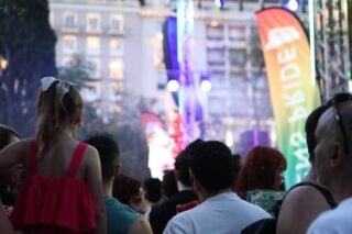Μεγάλη συμμετοχή στο Athens Pride 2026: Μία πολύχρωμη αγκαλιά στο Σύνταγμα [εικόνες – βίντεο]
