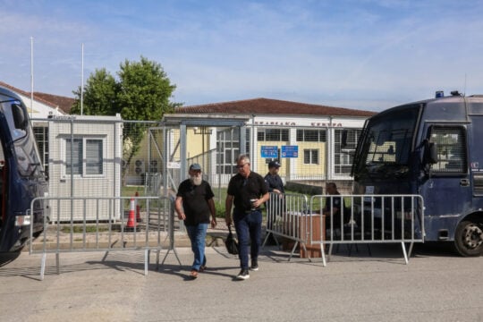 Δίκη Τεμπών: Δεκτή η παράσταση του Δημοσίου – Αποβάλλονται δικηγορικοί σύλλογοι και το σωματείο μηχανοδηγών