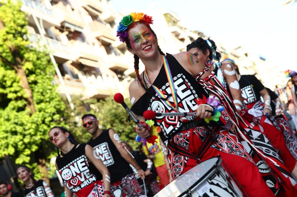 Thessaloniki Pride: Μεγάλη πορεία στο κέντρο της πόλης – Κεντρικό μήνυμα: «Σπάσε τον Κώδικα» [εικόνες – βίντεο]