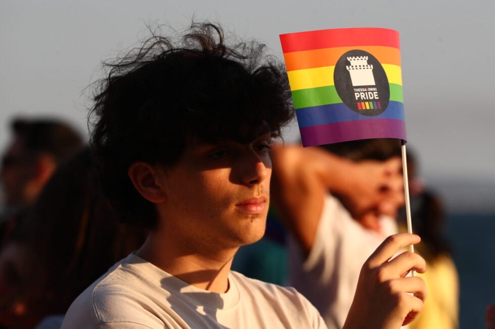 Thessaloniki Pride: Μεγάλη πορεία στο κέντρο της πόλης – Κεντρικό μήνυμα: «Σπάσε τον Κώδικα» [εικόνες – βίντεο]