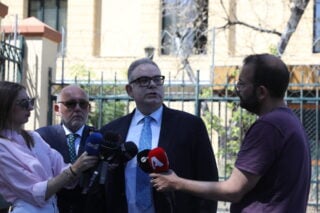 Ομόφωνα ένοχη η Ασημακοπούλου για το email gate: «Μια καλή μέρα για το κράτος δικαίου», λένε οι δικηγόροι αποδήμων [βίντεο]