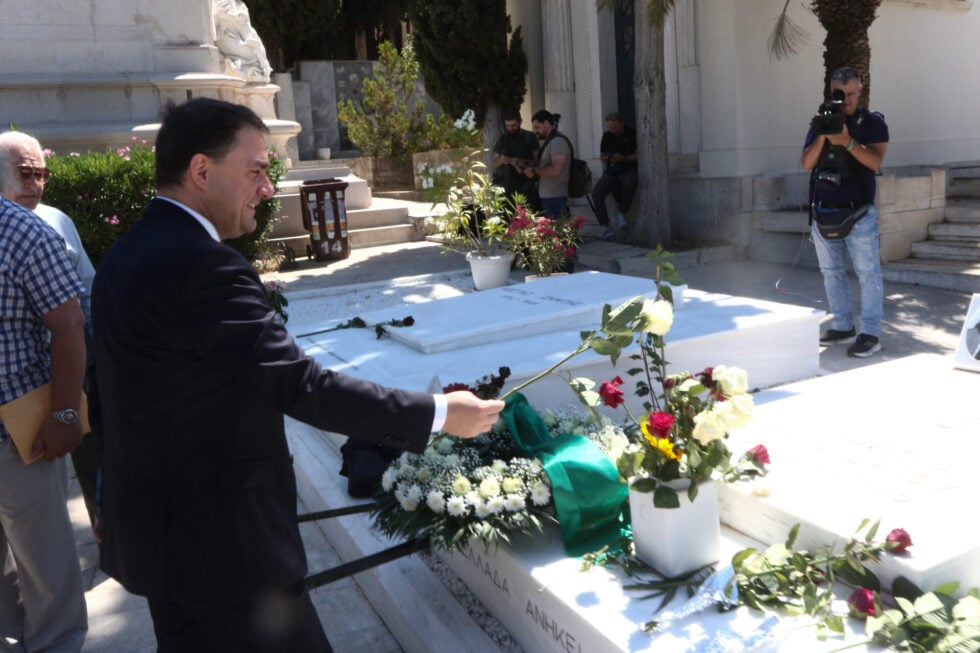 Ανδρέας Παπανδρέου: Πολιτικό μνημόσυνο του ΠΑΣΟΚ στο Α’ Νεκροταφείο – Ποιοι έδωσαν το παρών