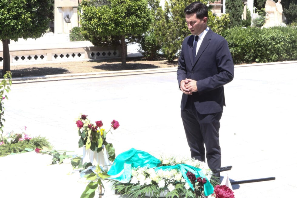 Ανδρέας Παπανδρέου: Πολιτικό μνημόσυνο του ΠΑΣΟΚ στο Α’ Νεκροταφείο – Ποιοι έδωσαν το παρών