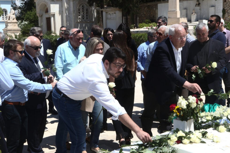 Ανδρέας Παπανδρέου: Πολιτικό μνημόσυνο του ΠΑΣΟΚ στο Α’ Νεκροταφείο – Ποιοι έδωσαν το παρών