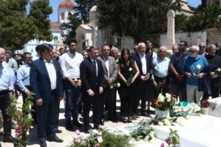 Ανδρέας Παπανδρέου: Πολιτικό μνημόσυνο στο Α’ Νεκροταφείο – Η «οικογένεια» του ΠΑΣΟΚ έδωσε το παρών