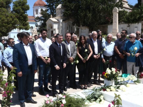 Ανδρέας Παπανδρέου: Πολιτικό μνημόσυνο του ΠΑΣΟΚ στο Α’ Νεκροταφείο – Ποιοι έδωσαν το παρών