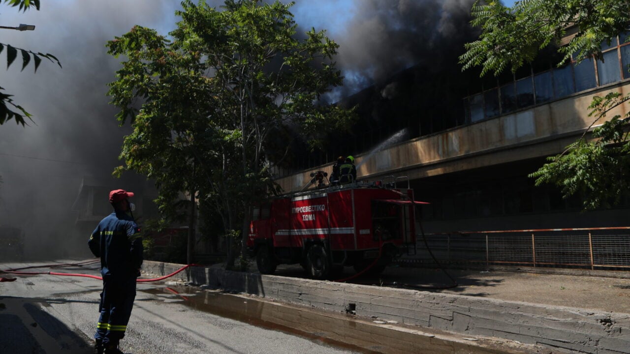 Φωτιά σε χώρο εργοστασίου σε περιοχή του δήμου Αιγάλεω. Τρίτη 23 Ιουνίου 2026 (ΣΩΤΗΡΗΣ ΔΗΜΗΤΡΟΠΟΥΛΟΣ / EUROKINISSI)