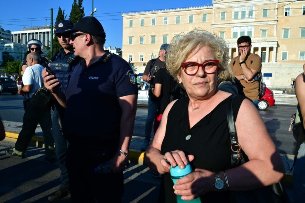 Συγκέντρωση στο Σύνταγμα για τα Προσφυγικά της Αλεξάνδρας και τον Αριστοτέλη Χαντζή [εικόνες – βίντεο]