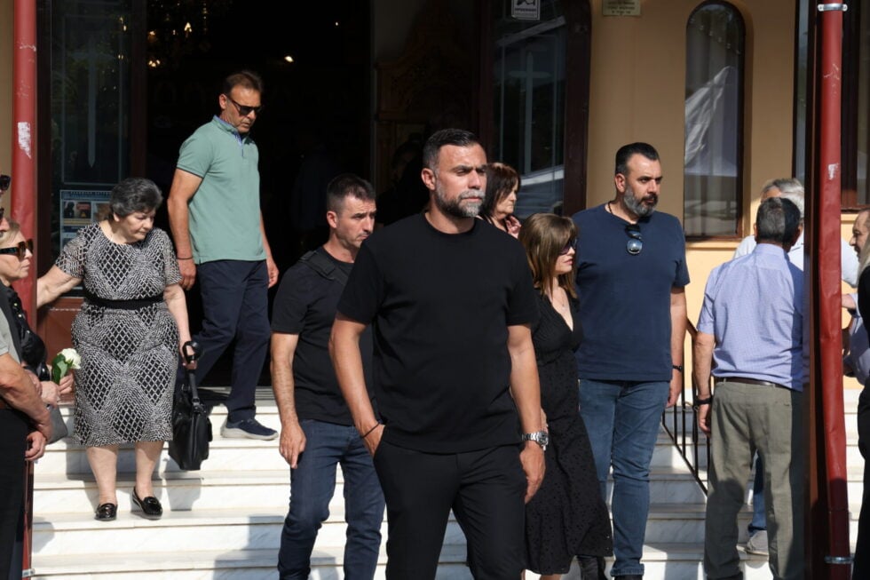 Τάκης Γκώνιας: Σε κλίμα συγκίνησης το τελευταίο «αντίο» στον παλαίμαχο ποδοσφαιριστή [εικόνες]