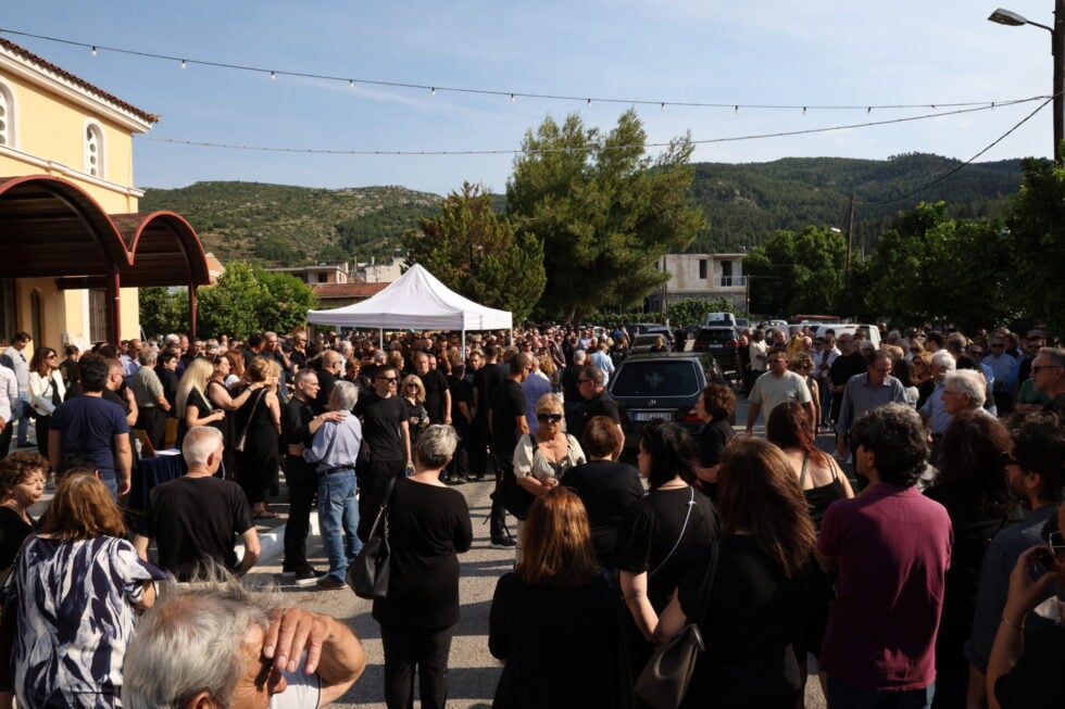 Τάκης Γκώνιας: Σε κλίμα συγκίνησης το τελευταίο «αντίο» στον παλαίμαχο ποδοσφαιριστή [εικόνες]