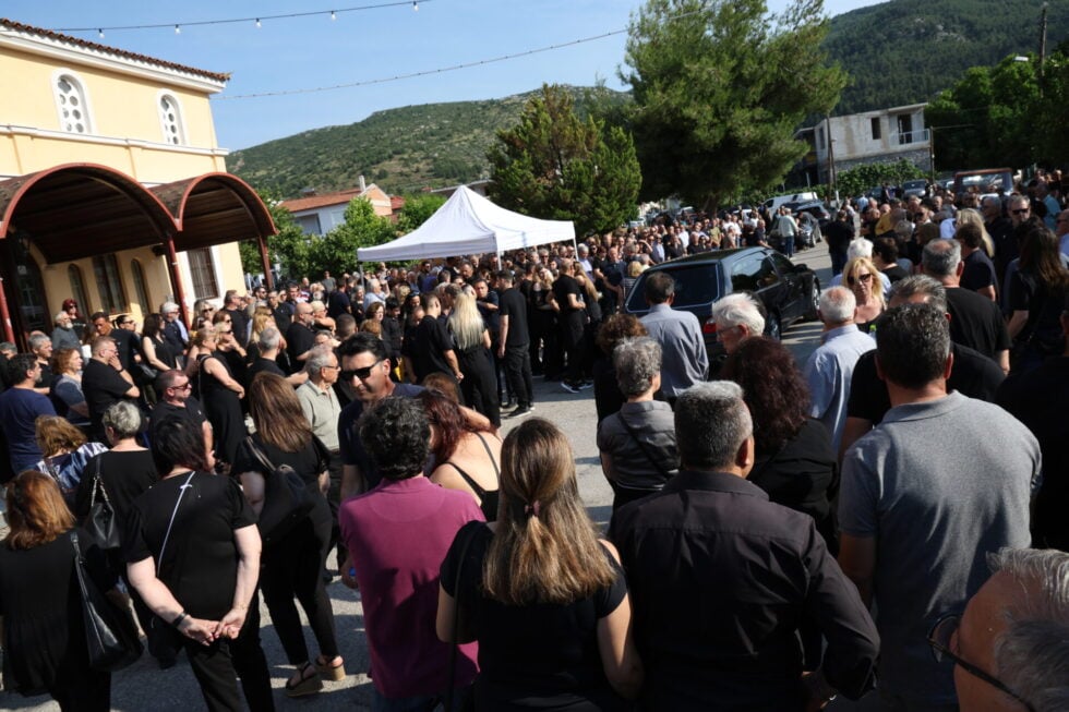 Τάκης Γκώνιας: Σε κλίμα συγκίνησης το τελευταίο «αντίο» στον παλαίμαχο ποδοσφαιριστή [εικόνες]