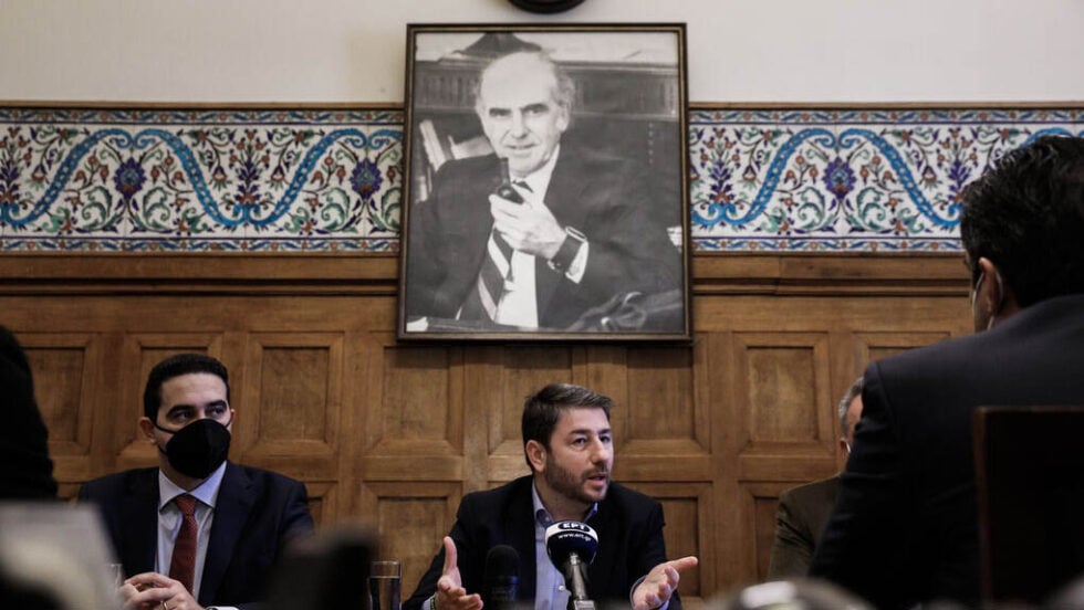 ΠΑΣΟΚ: «Eβδομάδα Ανδρέα» για τα 30 χρόνια από τον θάνατό του – Ενόχληση για τις δηλώσεις Σιακαντάρη