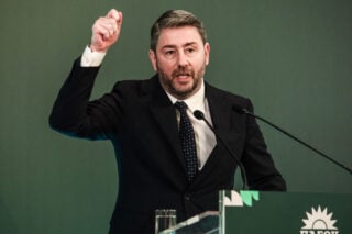 ΠΑΣΟΚ: Για «σκηνοθετημένο πολιτικό σκηνικό» μιλά ο Ανδρουλάκης – Τα καρφιά για Δούκα και δημοσκοπήσεις