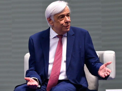 Μύδροι Παυλόπουλου για την αναθεώρηση του Συντάγματος: «Ερασιτεχνικοί πειραματισμοί και σκοπιμότητες»