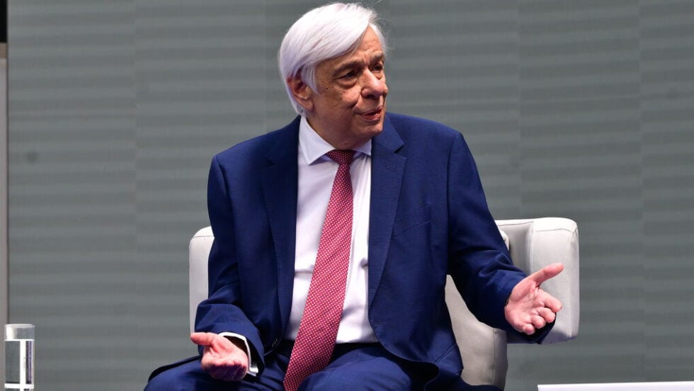 Μύδροι Παυλόπουλου για την αναθεώρηση του Συντάγματος: «Ερασιτεχνικοί πειραματισμοί και σκοπιμότητες»