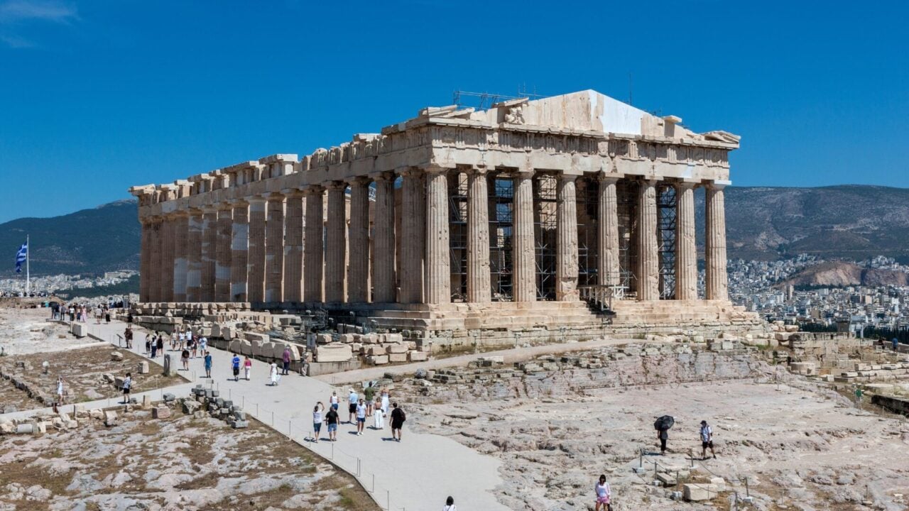Το δυτικό αέτωμα του Παρθενώνα συμπληρώνεται μετά από 220 χρόνια – Απομακρύνθηκαν οι σκαλωσιές