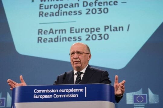 Ε.Ε.: Η Ελλάδα υπέγραψε τη συμμετοχή της στο πρόγραμμα SAFE για την άμυνα