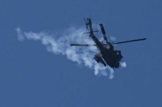 Συνετρίβη ελικόπτερο Apache των ΗΠΑ κοντά στα Στενά του Ορμούζ – «Οι πιλότοι είναι καλά», λέει ο Τραμπ [βίντεο]