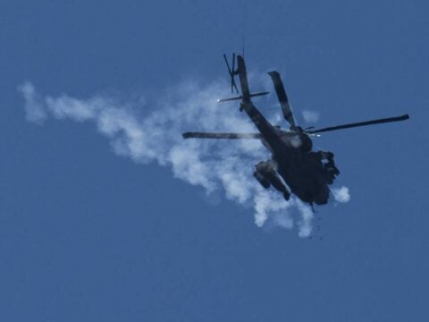 Συνετρίβη ελικόπτερο Apache των ΗΠΑ κοντά στα Στενά του Ορμούζ – «Οι πιλότοι είναι καλά», λέει ο Τραμπ [βίντεο]