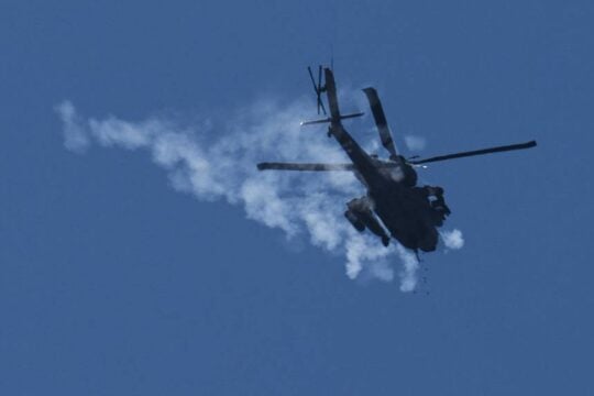 Συνετρίβη ελικόπτερο Apache των ΗΠΑ κοντά στα Στενά του Ορμούζ – «Οι πιλότοι είναι καλά», λέει ο Τραμπ [βίντεο]