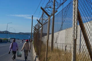 Στα κάγκελα 480 πρώην εργαζόμενοι του υπουργείου Μετανάστευσης: «Οκτώ μήνες πολιτικής κοροϊδίας»